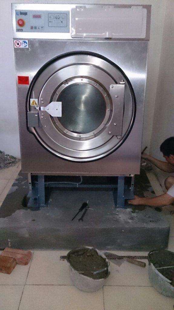 máy giặt công nghiệp đế cứng hay đế mềm